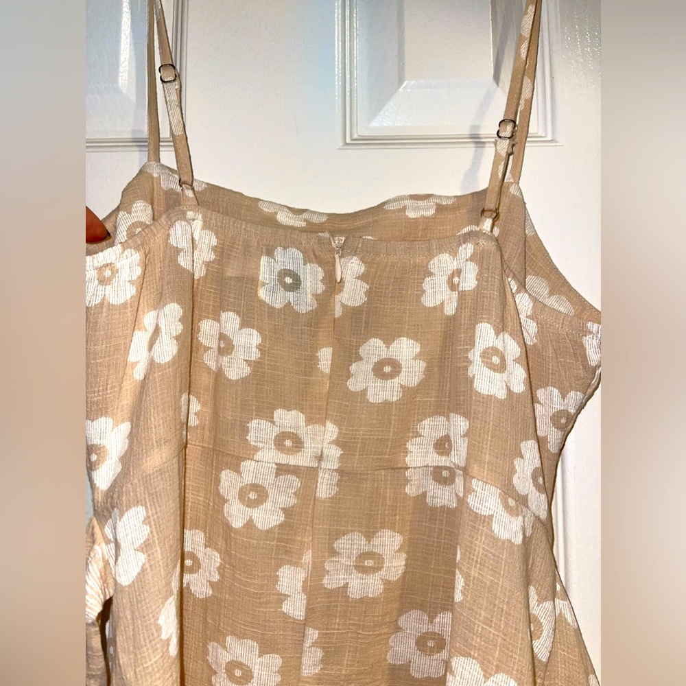 Tan light cotton flower wrap dress with zipper Size 6 by Polly - Picture 3 of 7
